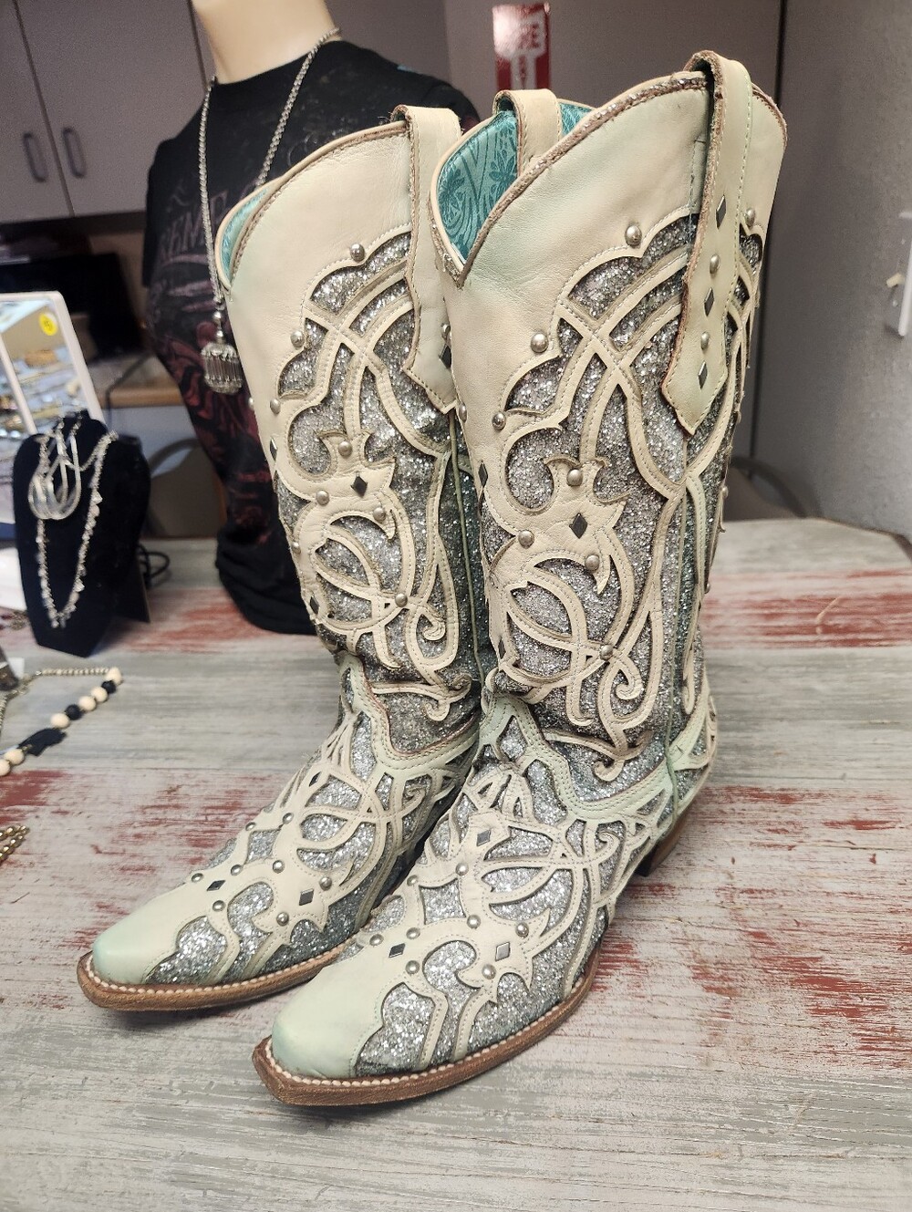 Cowboy boots corral Size 9